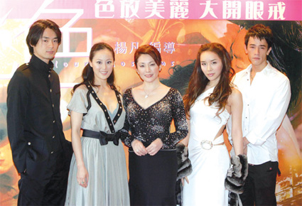 演员(左起)sho,章小蕙,松坂庆子,河莉秀,吴嘉龙出席,为电影宣传造势