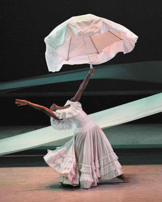 资料图片阿尔文艾利现代芭蕾舞团演出剧照7