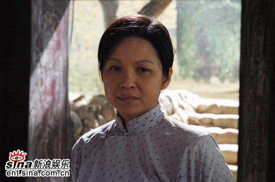 披挂上阵扮演起陈坤的在乡下的妈妈,在福建漳州拍了十天的戏,杨贵媚却