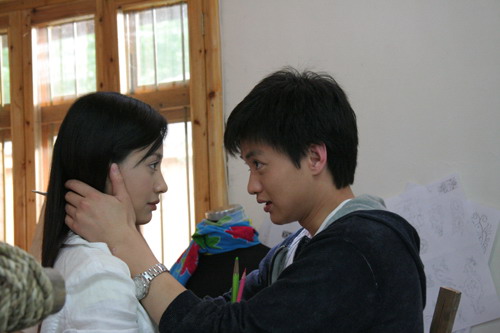 杨雪(blog)日前终于结束了自己在电视剧《夺爱》中历时20天的紧张拍摄