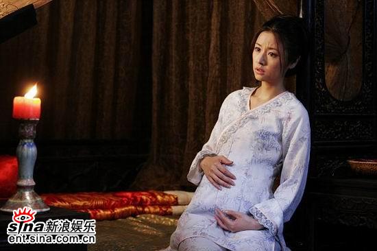 电视剧《大祠堂》正在紧张有序的拍摄中,扮相柔美可人,素有"玉女天后"