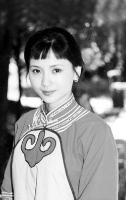 1989年版中陶慧敏饰演的《小白菜》(上)以凄美著称,到了2006年霍思燕