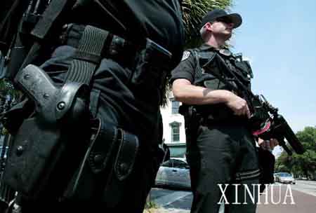 组图:八国峰会在即 万名军警如临大敌