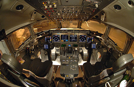 波音717驾驶舱图片