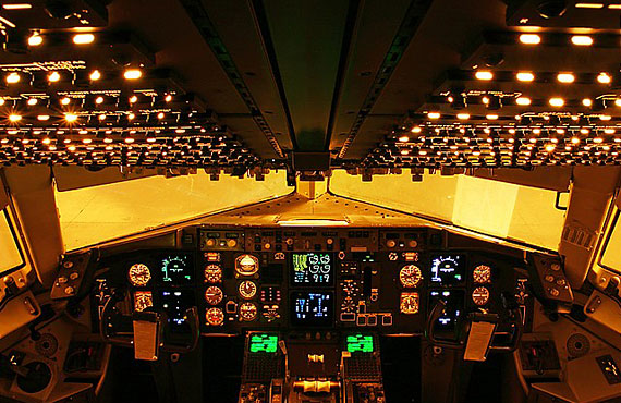波音767驾驶舱图片