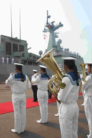 韩国海军舰艇编队结束访问南海舰队起程回国图