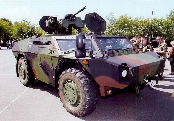 德国将装备两千辆非洲小狐装甲侦察车(图)