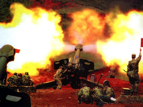 中国白城兵器试验中心炮兵一年发射炮弹万余发