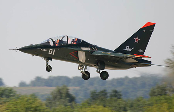 俄今年夏天将批量生产雅克130军用教练机(图)