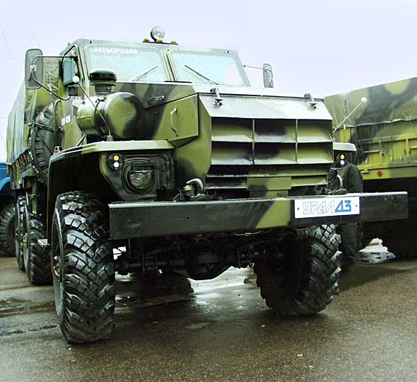 乌拉尔4320军用卡车图片
