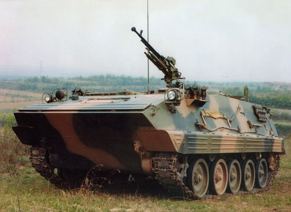 85式履带式装甲战车图片