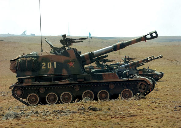 图文:解放军152毫米重型自行加榴炮参加军演