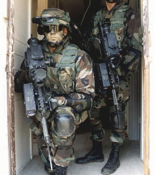 图文:装备陆地勇士i型战斗系统的美军士兵