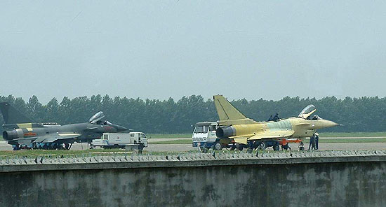 蚌埠军用机场战斗机图片