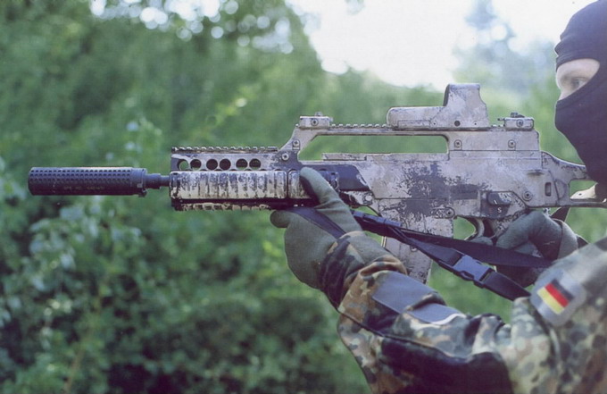 图文德军特种兵使用g36c型突击步枪