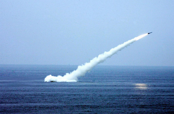 图文中国海军新型常规潜艇水下发射导弹
