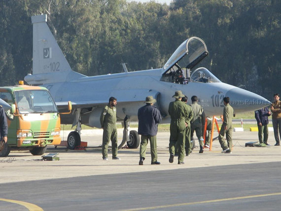 图文:巴基斯坦空军装备的jf