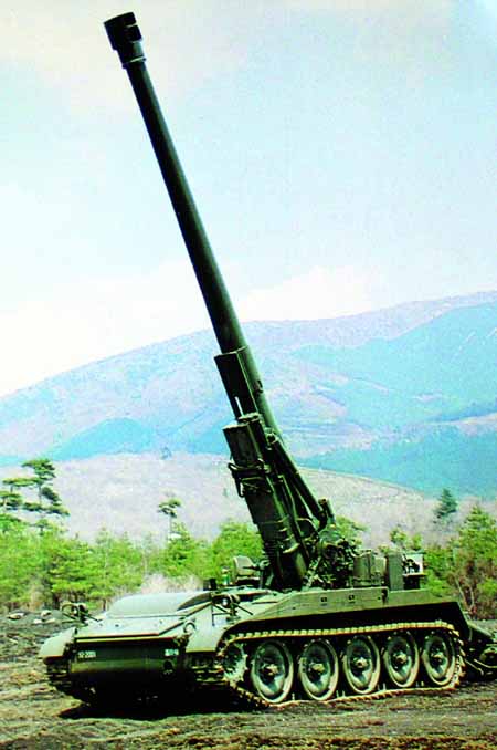 把火炮打到最大仰角时的m110a2自行榴弹炮m110自行榴弹炮的动力装置为