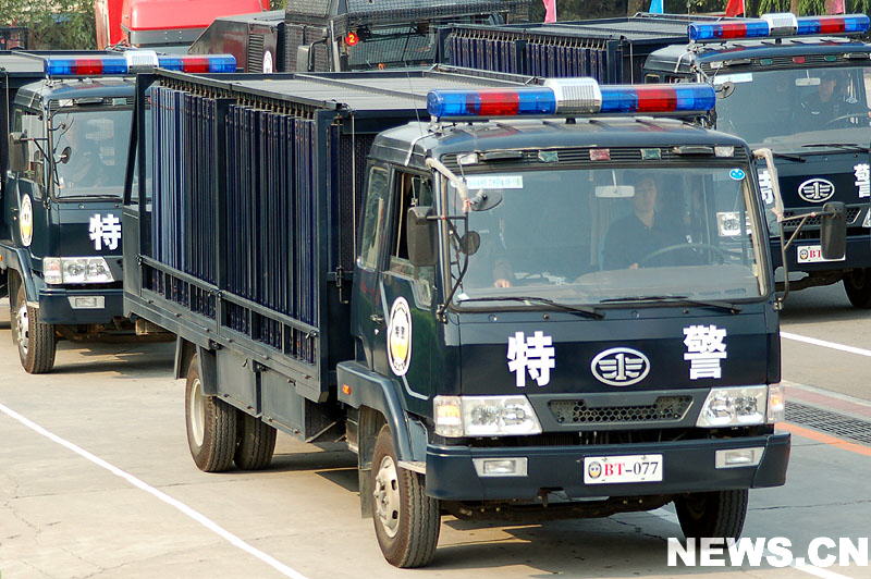 北京特警装备豪华警用车辆阅兵式!