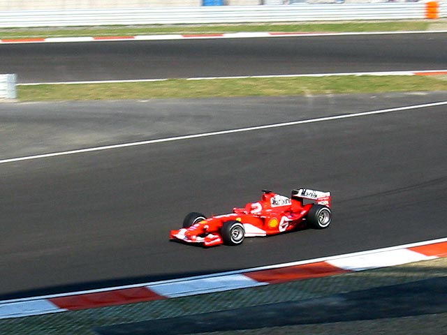 2004年9月25日,f1中国大奖赛排位赛在上海国际赛车场举行.