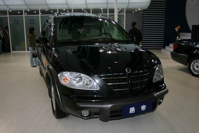 双龙陆帝suv