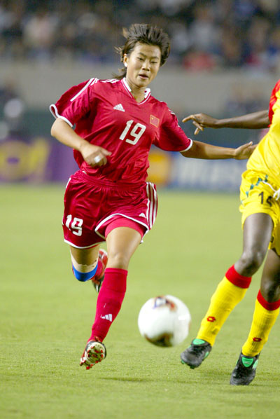 图文世界杯中国女足10加纳韩端带球意气风发