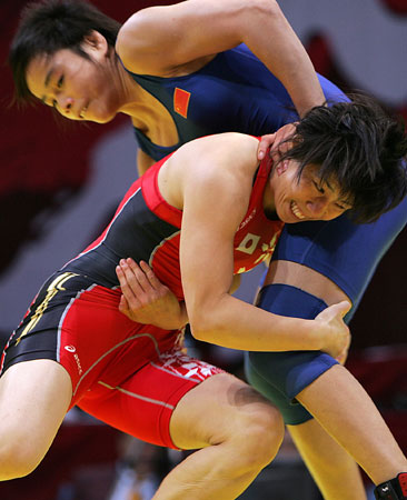 图文摔跤女子自由式55公斤级苏丽慧力压对手