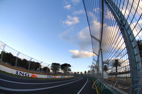 一级方程式锦标赛揭幕站澳大利亚大奖赛在墨尔本阿尔伯特公园赛道结束