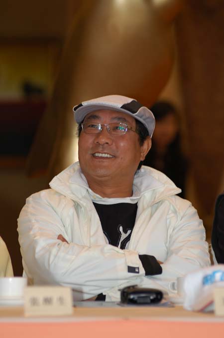 图文第一财经高尔夫球队成立时尚联合会副会长王新元