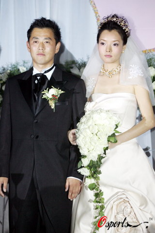 图文名将吕刚在沈阳举办婚礼吕刚与他的美丽新娘