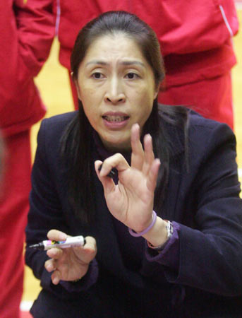 复赛首回合比赛中,主场作战的广东宏佳女篮以95比98负于辽宁宝城队