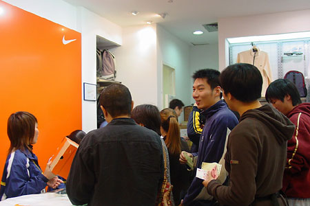 的球鞋nike air zoom generation在上海港汇广场地下一层nike专卖店