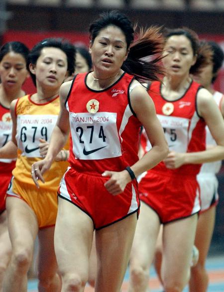 图文全国室内田径锦标赛刘小平女子1500米夺冠