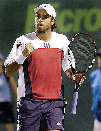 图文迈阿密网球大师赛冈萨雷斯表情平静胜券在握