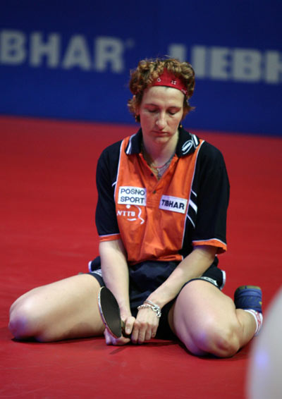 图文世乒赛首日女团激战荷兰队女将双膝跪地