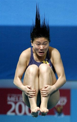 图文世锦赛跳水女子1米板何姿摘金何姿冲冠怒发