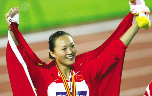 8月18日,中国选手周杨在世界青年田径锦标赛女子撑杆