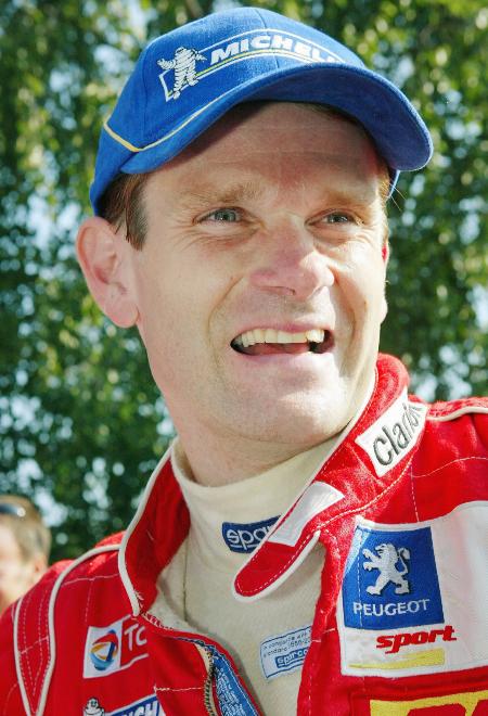 [体育](2)赛车——格伦霍尔姆获芬兰拉力赛冠军    8月8日,芬兰赛车手