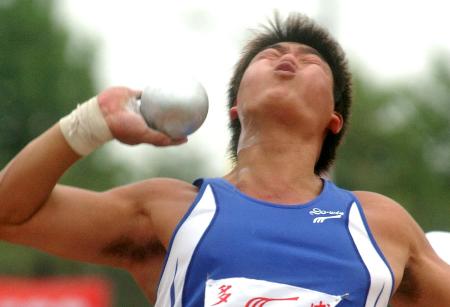 ―中运会田径赛况8月28日,河南选手王广甫在河南郑州举行的第九届